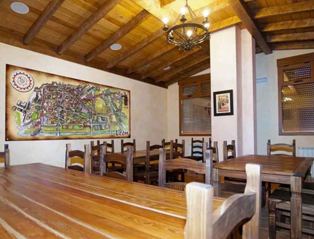 Albergue Santo Tomas De Canterbury Леон Экстерьер фото