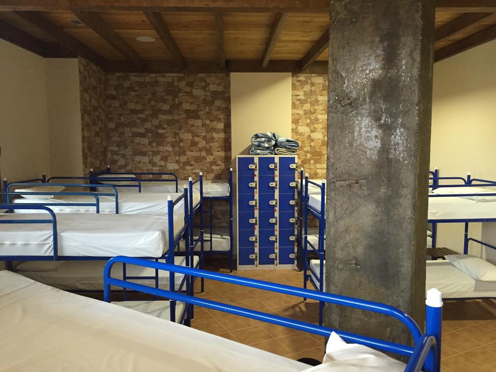 Albergue Santo Tomas De Canterbury Леон Экстерьер фото