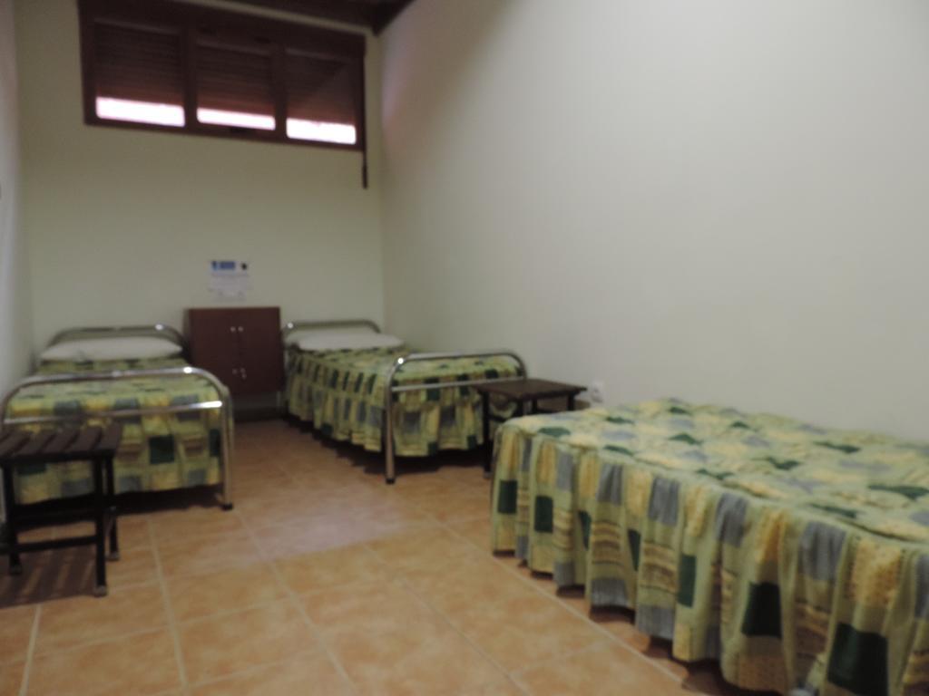 Albergue Santo Tomas De Canterbury Леон Экстерьер фото