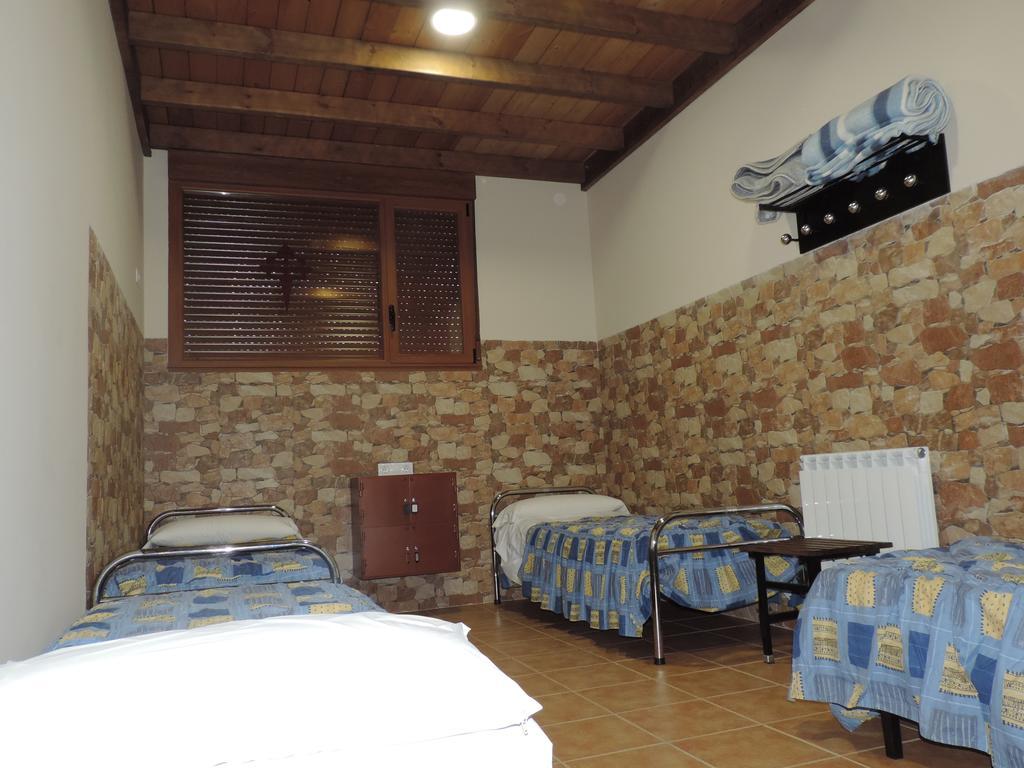 Albergue Santo Tomas De Canterbury Леон Экстерьер фото