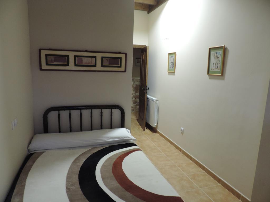 Albergue Santo Tomas De Canterbury Леон Экстерьер фото