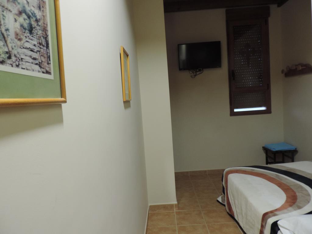 Albergue Santo Tomas De Canterbury Леон Экстерьер фото