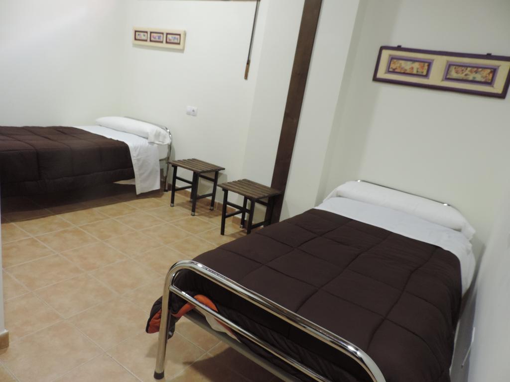Albergue Santo Tomas De Canterbury Леон Экстерьер фото